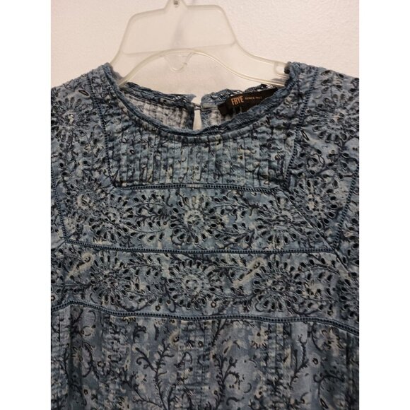 Frye Womens Blouse Medium Blue Paisley Eyelet BOHO Keyhole Back Ruffle Top - Picture 2 of 11